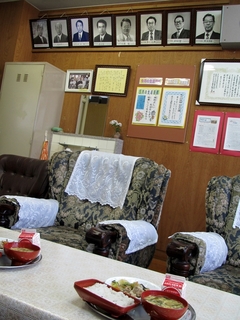 歴代校長と給食.JPG